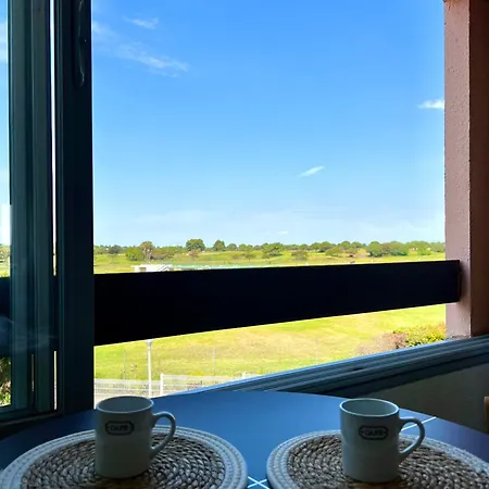 Studio Vue Golf Proche Port Et Plage
